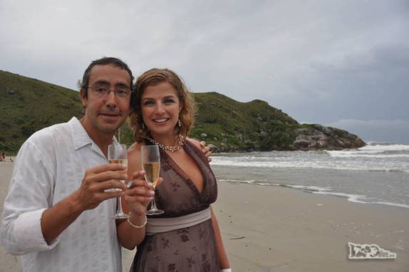 Um brinde aos noivos! (Praia Grande, Ilha do Mel, no litoral do Paraná)